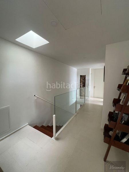 Foto 769ed0a7-23b5-4bc8-873b-175615e8a1f4. Xalet amb calefacció aparcament piscina a El Olivar de Mirabal Boadilla del Monte