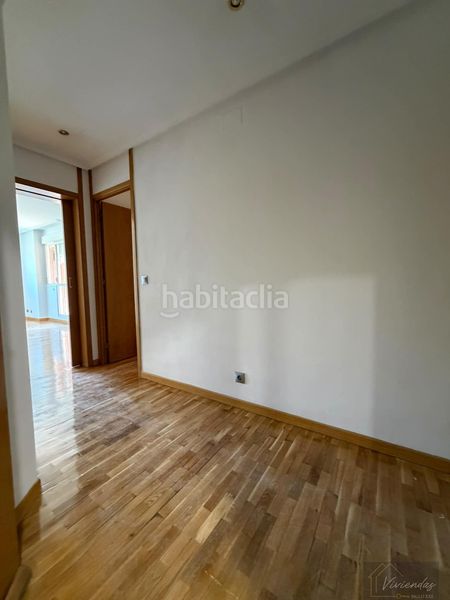Foto f76acc70-b268-4130-871e-af855c8ff21d. Rent flat in isabel de farnesio 11 in Sector S Boadilla del Monte