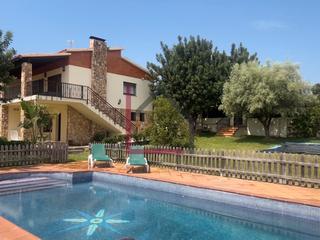 Chalet en Carrer de l'empord 20. Tranquilidad y confort en la costa dorada