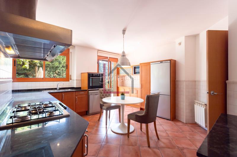 Foto 2359ee63-8c05-48d9-89a0-6c6df85f82b8. Chalet with heating parking in Vallvidrera - Tibidabo - Les Planes Barcelona