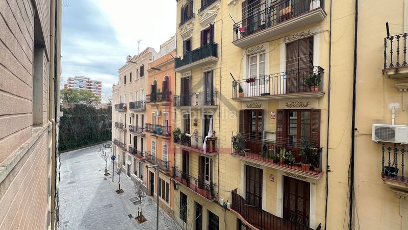 Foto 0df05b30-4073-41b0-8bea-e2eff219e1e8. Pis a Sants Barcelona