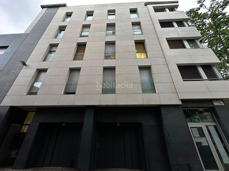 Foto e85225d5-87dd-4c25-afee-7080f9cef0a9. Alquiler parking coche plaza de aparcamiento para coche en Girona