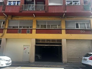 Rent Car parking in Calle santander 23. Parking para moto
