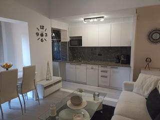 Planta baja  Carrer d'oviedo. Planta baja con jardín y garaje