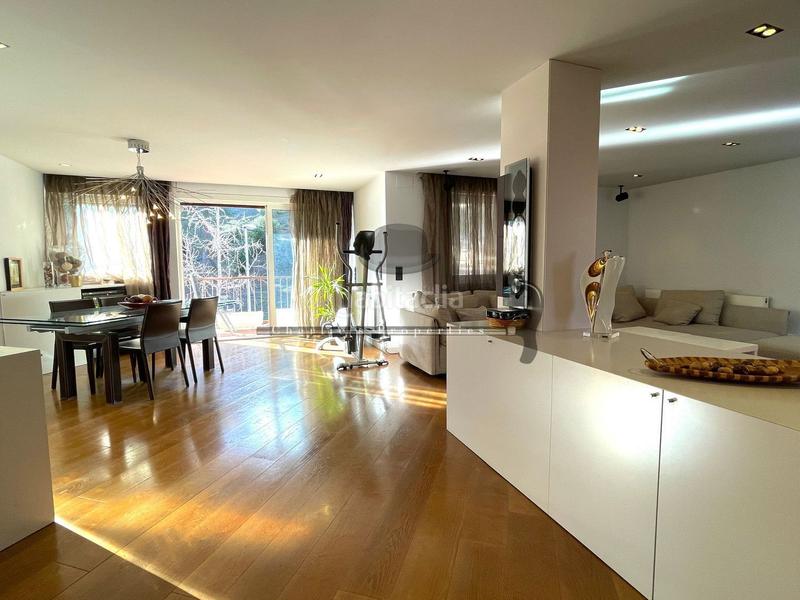 Foto eb4f2c76-890f-4166-afbe-43562a55f8d2. Appartamento con riscaldamento parcheggio piscina in Barcelona