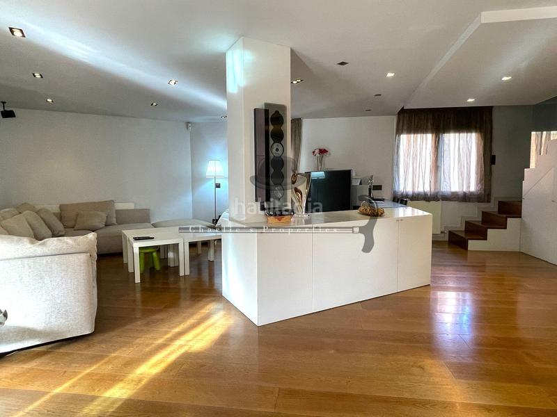 Foto d4894f9b-8e20-478e-be84-4bec87c360eb. Penthouse with heating parking pool in La Font d´en Fargues Barcelona
