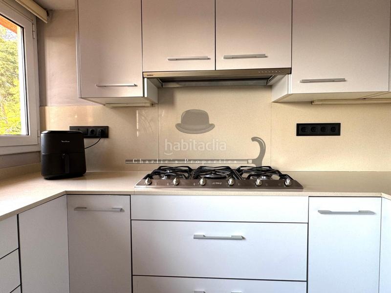 Foto d7faaf9b-7cbb-40cf-9c7d-8703a8d18c61. Penthouse with heating parking pool in La Font d´en Fargues Barcelona