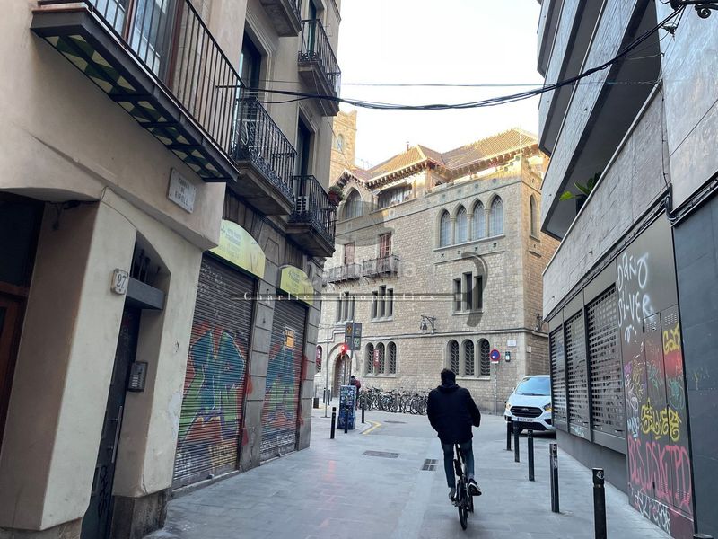 Foto a04b6d3f-27b7-415f-ab0e-0da4cd91c5a0. Piso en Gòtic Barcelona