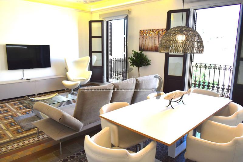 Foto eeff5cc5-c719-42f3-91aa-4ace7f1c303b. Location appartement dans ronda de la universitat 2 dans Barcelona