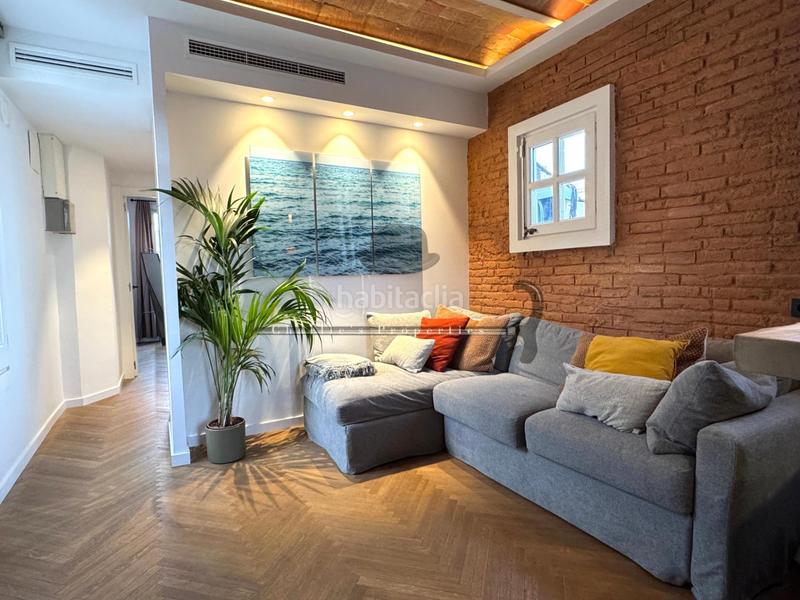 Foto 5e78ca78-6631-42cc-b423-8e4518803846. Lloguer àtic amb calefacció a Dreta de l´Eixample Barcelona