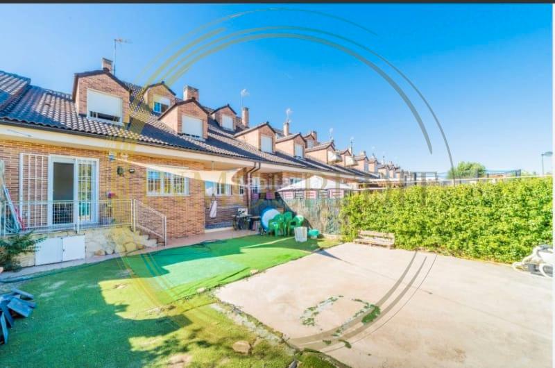 Foto 45d2b2d0-1147-4f23-875e-1b6ba035f087. Chalet  reformado a la venta en Valdepelayo-Montepinos-Arroyo Culebro Leganés