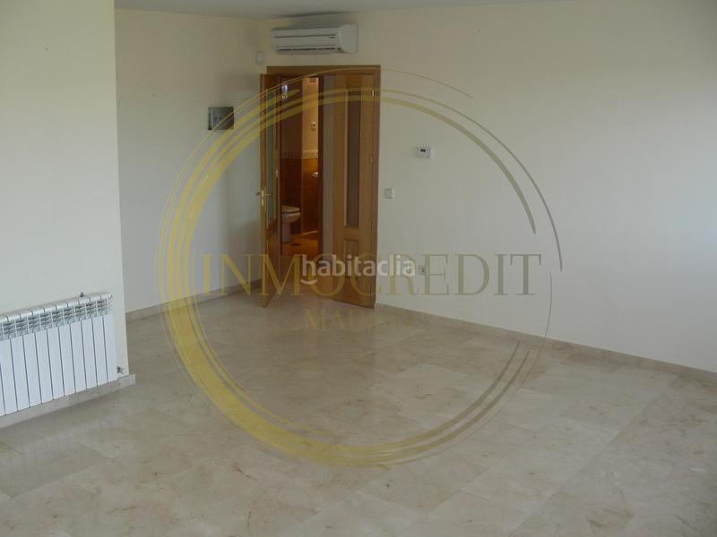 Foto efd3fda4-536f-4dfe-8237-49d908b70a7c. Chalet  reformado a la venta en Valdepelayo-Montepinos-Arroyo Culebro Leganés