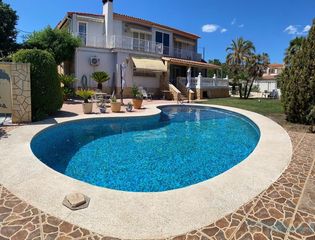 Chalet en Coloma. La nuciachalet