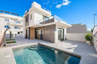 Casa aparellada en Benijfar. Chalet pareado venta en benijofaralicante