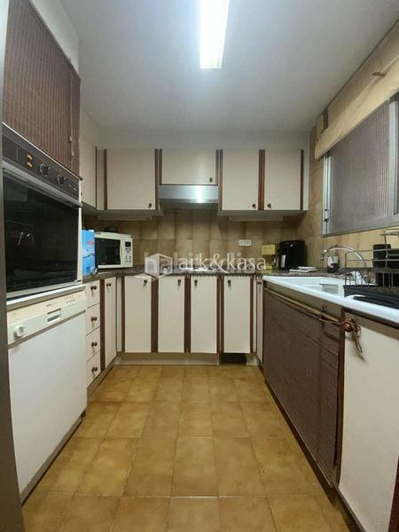 Foto 2135d0e8-9d3b-494f-8fe8-e018bf7d107d. Rent flat with heating parking in Russafa Valencia