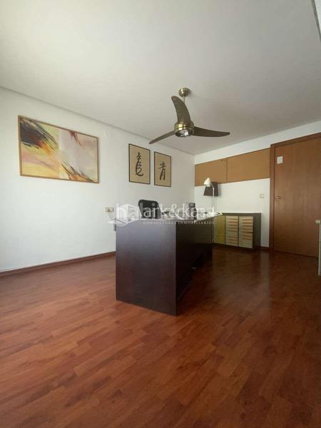 Foto 2e27a77d-00ba-4b9c-84e4-2eddd51bb171. Rent flat with heating parking in Russafa Valencia