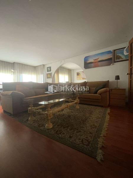 Foto 8d4dcf77-44f6-434e-93f0-e6058496c224. Rent flat with heating parking in Russafa Valencia