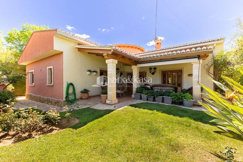 Foto 06fd0f30-dded-4611-ba19-26f7a629fcc2. Xalet amb calefacció aparcament piscina a Entrepinos Eliana (l´)