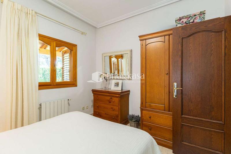 Foto 07a6531f-9ff7-4638-bfff-108a0c53b030. Xalet amb calefacció aparcament piscina a Entrepinos Eliana (l´)