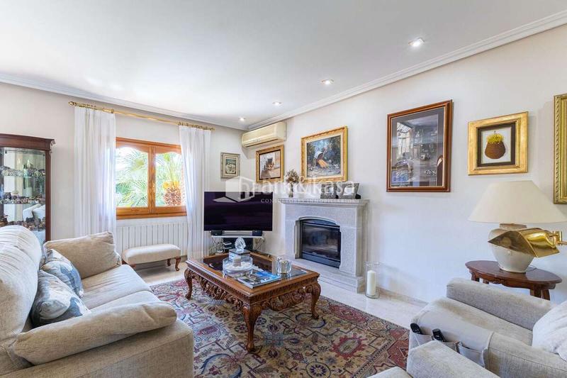 Foto 67740c8e-9e9c-4b3a-b28e-7a96da7c2035. Xalet amb calefacció aparcament piscina a Entrepinos Eliana (l´)