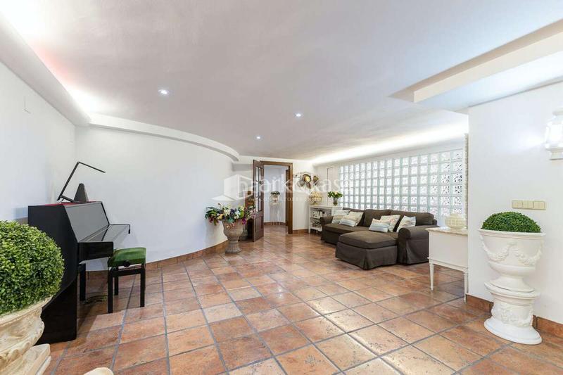 Foto 6a00540c-f7b0-4042-9a12-63ae478fbae5. Xalet amb calefacció aparcament piscina a Entrepinos Eliana (l´)