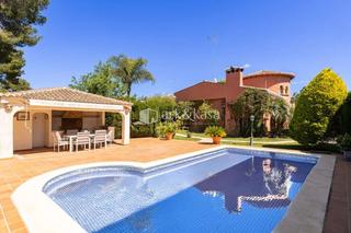 Chalet in Entrepinos. Chalet individual venta en leliana