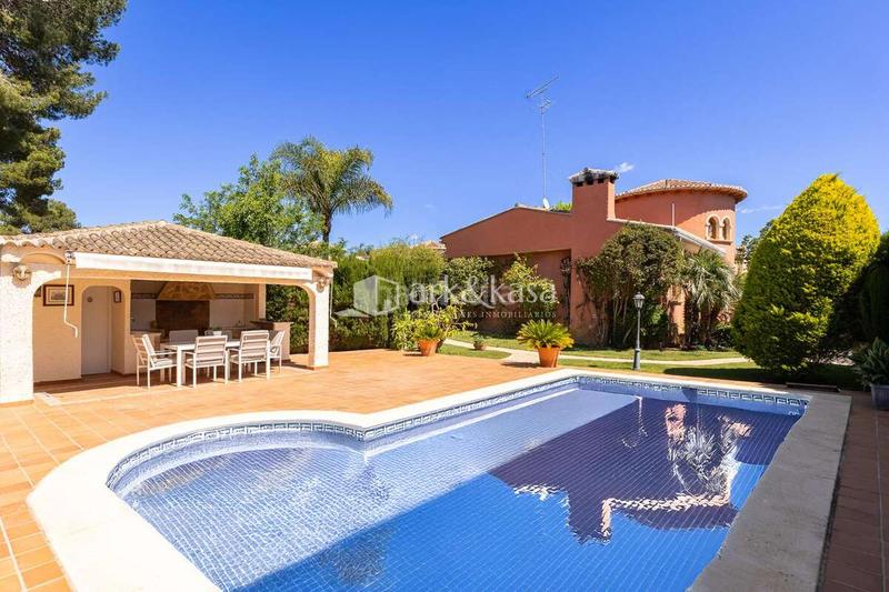 Foto 6c67b979-4004-4d9e-b60f-97ecabaa4f5b. Xalet amb calefacció aparcament piscina a Entrepinos Eliana (l´)