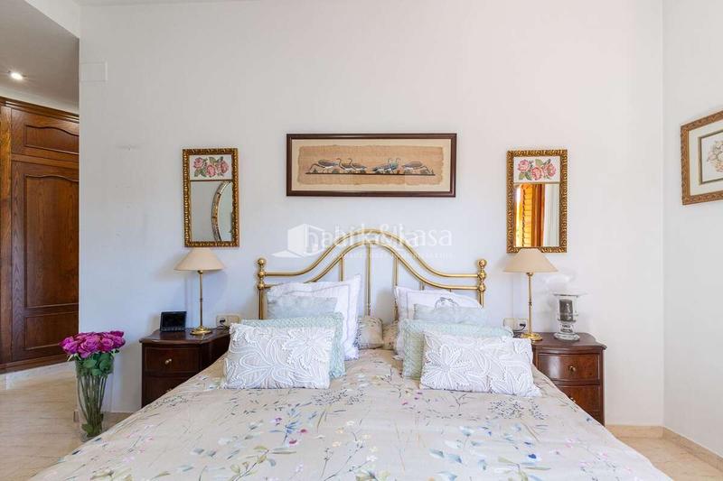 Foto 6f6a22e2-cb6c-4af2-8f8b-dd56db6784bd. Xalet amb calefacció aparcament piscina a Entrepinos Eliana (l´)