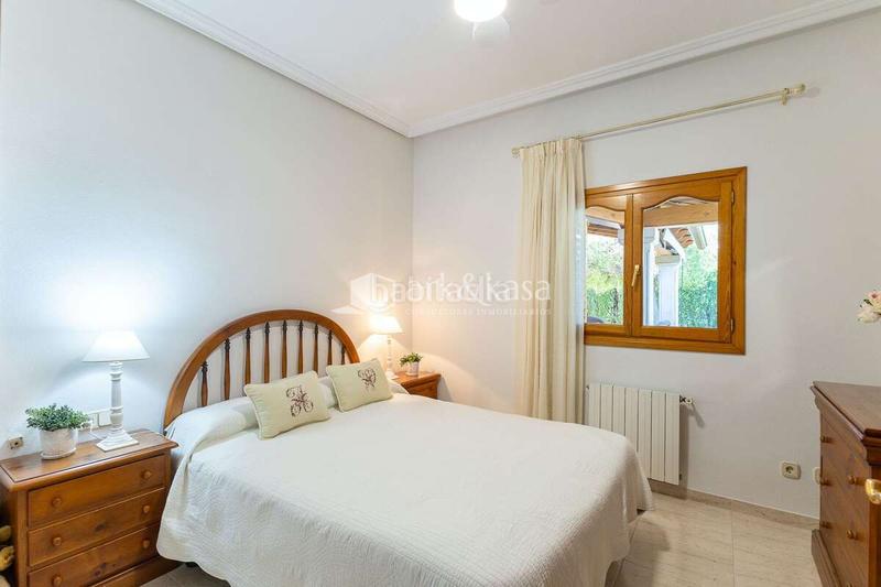 Foto 7944911e-e307-45f0-816b-260fed8577eb. Xalet amb calefacció aparcament piscina a Entrepinos Eliana (l´)