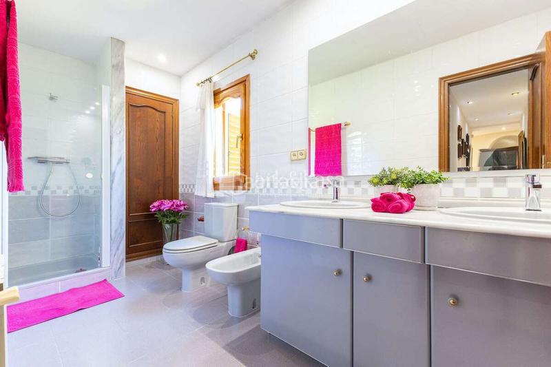 Foto 7d06d27e-79c3-4005-b557-885be5b989e9. Xalet amb calefacció aparcament piscina a Entrepinos Eliana (l´)