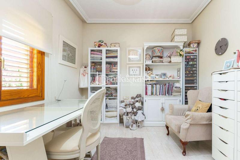 Foto a5bc019b-8feb-4dcd-91cb-b85c9adb5bf5. Xalet amb calefacció aparcament piscina a Entrepinos Eliana (l´)