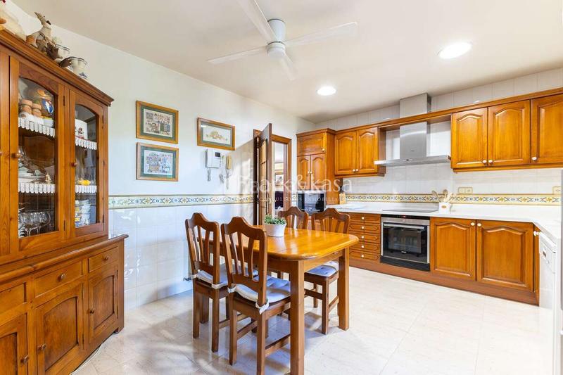 Foto aa3155bb-ecc0-4f8a-8d3c-2688ecb90db2. Xalet amb calefacció aparcament piscina a Entrepinos Eliana (l´)