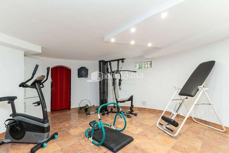 Foto aa735b22-7b55-4a1c-8f60-785679b7ef52. Xalet amb calefacció aparcament piscina a Entrepinos Eliana (l´)