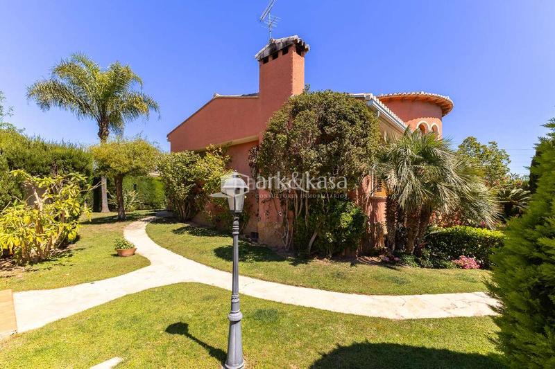 Foto abcad166-0336-4235-b3f9-73b0ea9cf88b. Xalet amb calefacció aparcament piscina a Entrepinos Eliana (l´)