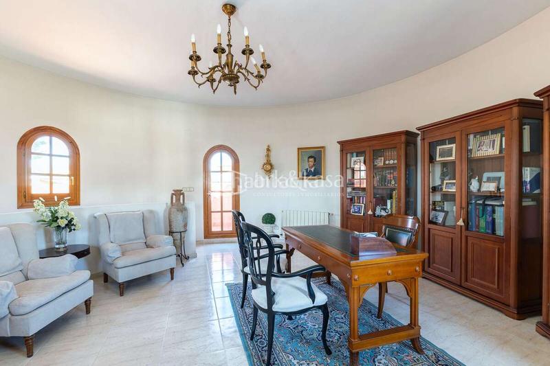 Foto cc5817d8-7187-414a-9c8c-2d0c79c28817. Xalet amb calefacció aparcament piscina a Entrepinos Eliana (l´)