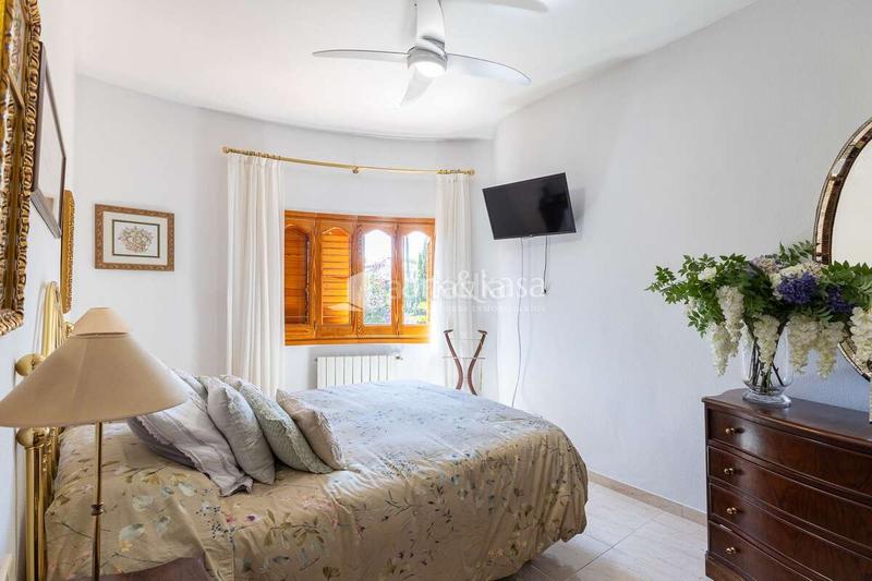 Foto cfb14a9e-7e8f-4089-b309-308c72cf5f1e. Xalet amb calefacció aparcament piscina a Entrepinos Eliana (l´)