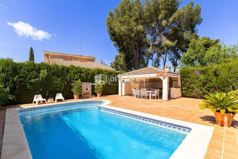 Foto e67ea8ff-1576-4eb2-a533-1e84681c0c9c. Xalet amb calefacció aparcament piscina a Entrepinos Eliana (l´)