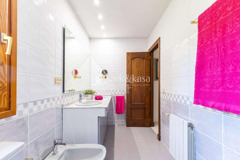 Foto f1a0a28c-a3ba-4520-9b00-365242d70c98. Xalet amb calefacció aparcament piscina a Entrepinos Eliana (l´)