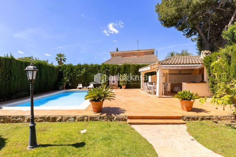 Foto f573fbfd-1153-46c2-8a04-89af33958ccf. Xalet amb calefacció aparcament piscina a Entrepinos Eliana (l´)