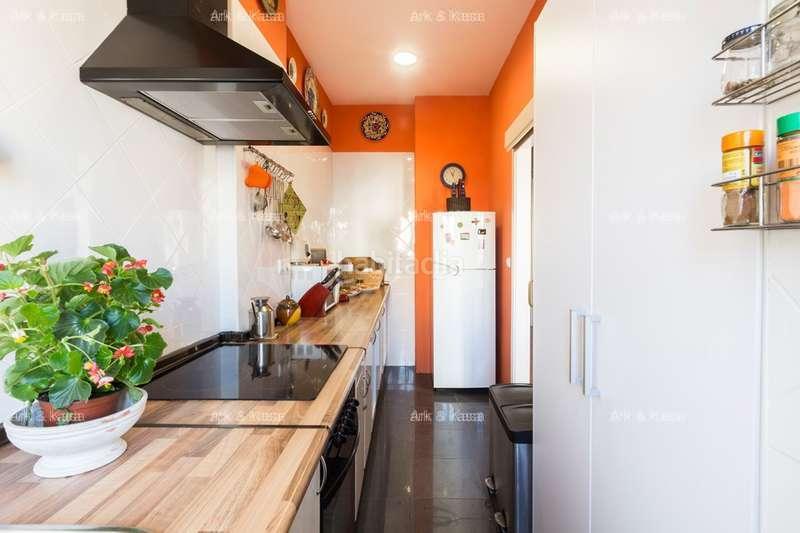 Foto 71d7bbbb-a1a9-4c1a-b8c9-ff3576dcca2c. Flat with heating in Russafa Valencia