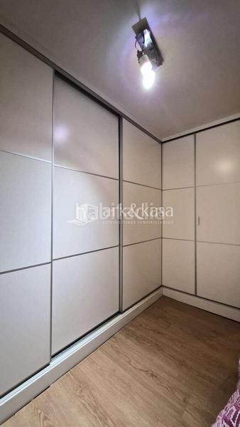 Foto 73d91e50-296e-40c9-b938-ba61bb9abb0d. Flat with heating in Russafa Valencia