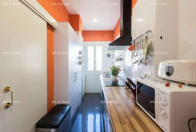 Foto c8e6137c-22d0-4d69-aa2e-35a2b0c06e9f. Flat with heating in Russafa Valencia