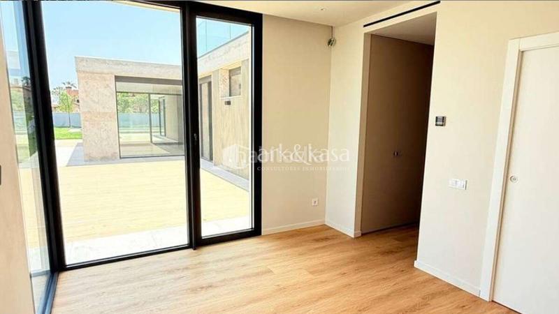 Foto 2b01a1cf-c665-4ab4-b140-9fbf27cc41f0. Chalet avec parking piscine dans Torre en Conill-Cumbres de San Antonio Bétera