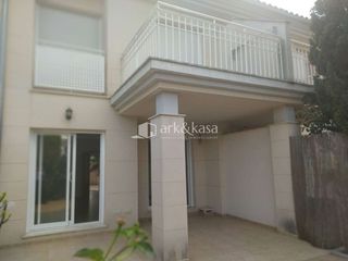 Rent Semi detached house in San Antonio de Benagéber. Chalet adosado en san antonio de benagéber