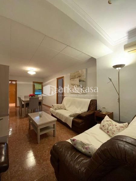 Foto c17ce079-87c4-44f3-a636-20abf4f36579. Rent flat in Ciutat Jardí Valencia
