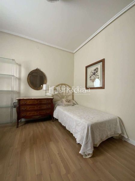 Foto 230f7169-8a5f-4823-bf10-2724763dc168. Rent flat in Aiora Valencia