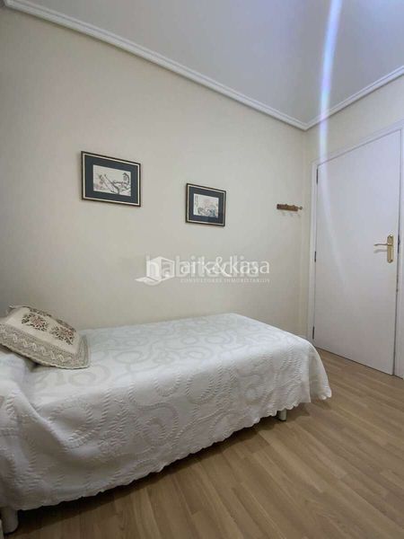 Foto a4cb7215-78ae-4c27-a677-fc7ffc8cc783. Rent flat in Aiora Valencia