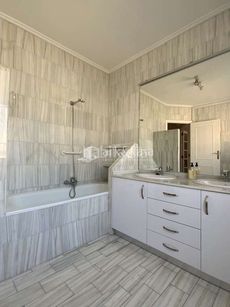 Foto b8f6d994-538a-4036-a25d-c9c841e1d36a. Rent flat in Aiora Valencia