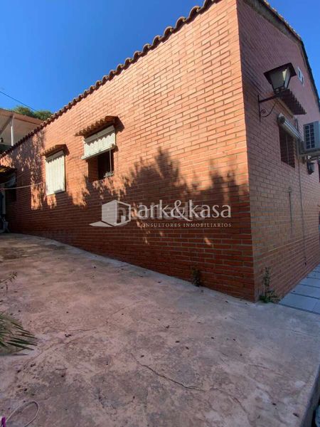 Foto 1ba82baf-dd8f-476a-aa54-c46c027f4fb9. Xalet amb calefacció aparcament a La Cañada Paterna