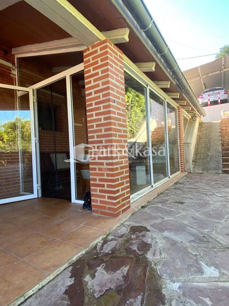 Foto f502b997-62c3-4d0f-b223-ce2497be98bd. Xalet amb calefacció aparcament a La Cañada Paterna